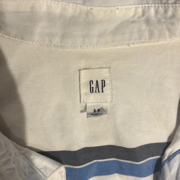 GAP button down shirt - Picture 2 of 3